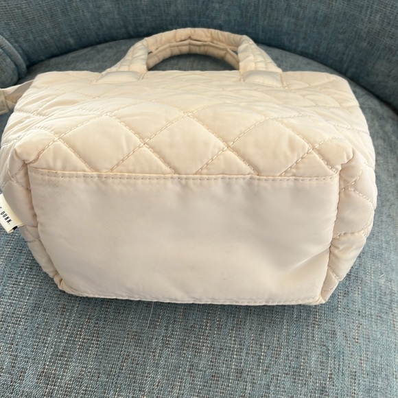 Rae Dunn tore Puffy Quilted mini - Picture 4 of 6